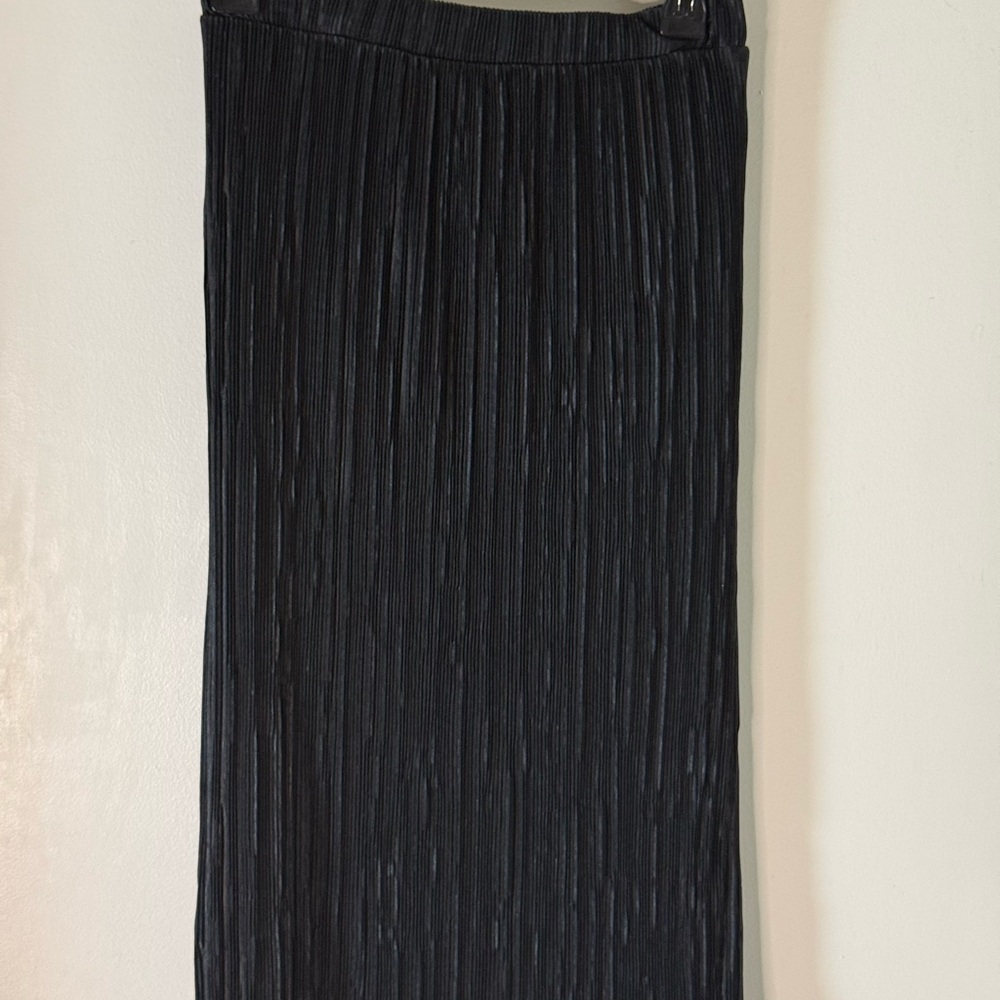 Le Lis Black Pleated Midi Skirt